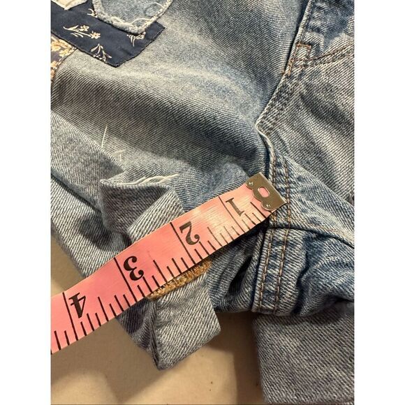 American Eagle Outfitters Women's Blue Patchwork Cuffed Mom Jean Shorts Size 8 - Picture 4 of 7